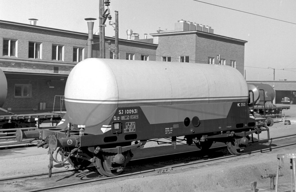 SJ Q12 100931.jpg